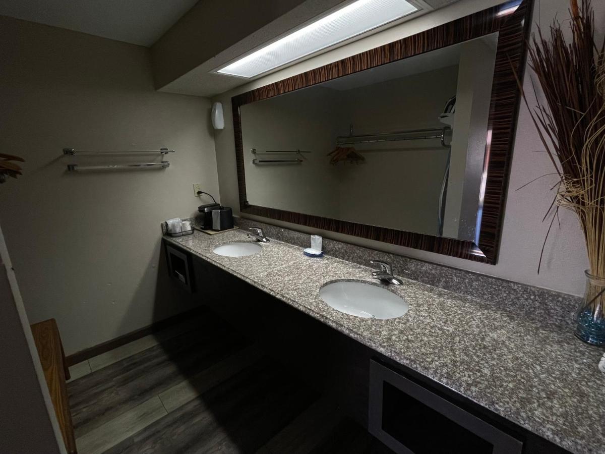 Mountain Grove Royal Inn & Suites מראה חיצוני תמונה