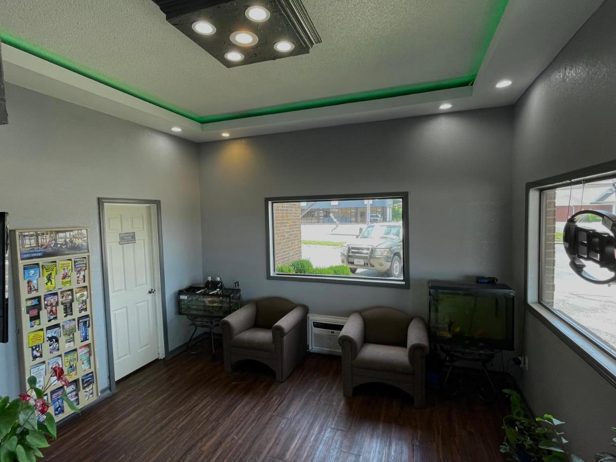 Mountain Grove Royal Inn & Suites מראה חיצוני תמונה