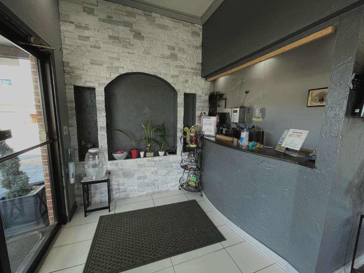 Mountain Grove Royal Inn & Suites מראה חיצוני תמונה