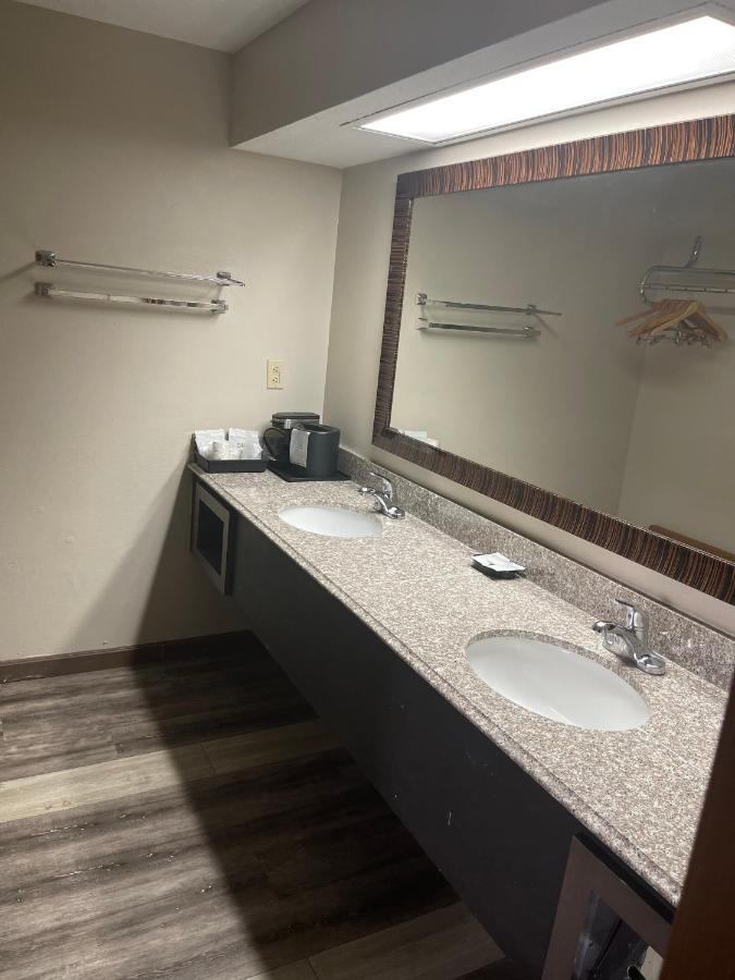 Mountain Grove Royal Inn & Suites מראה חיצוני תמונה