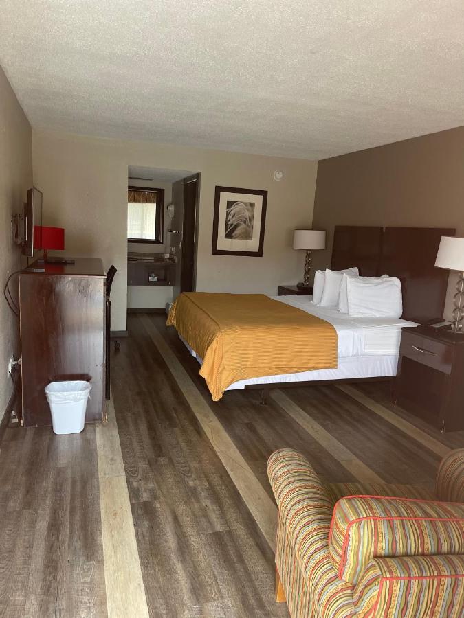Mountain Grove Royal Inn & Suites מראה חיצוני תמונה