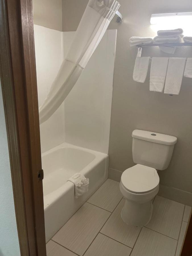 Mountain Grove Royal Inn & Suites מראה חיצוני תמונה