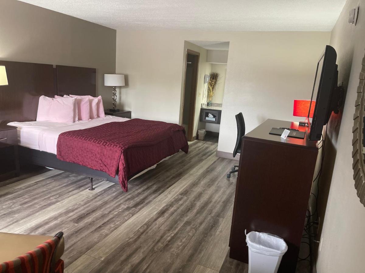 Mountain Grove Royal Inn & Suites מראה חיצוני תמונה