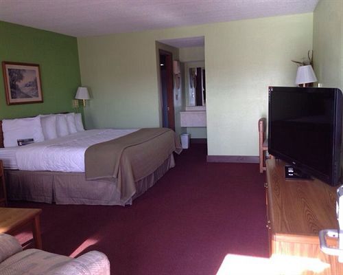 Mountain Grove Royal Inn & Suites מראה חיצוני תמונה