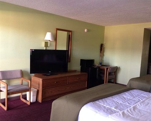 Mountain Grove Royal Inn & Suites מראה חיצוני תמונה