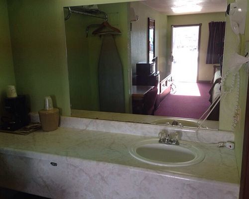 Mountain Grove Royal Inn & Suites מראה חיצוני תמונה